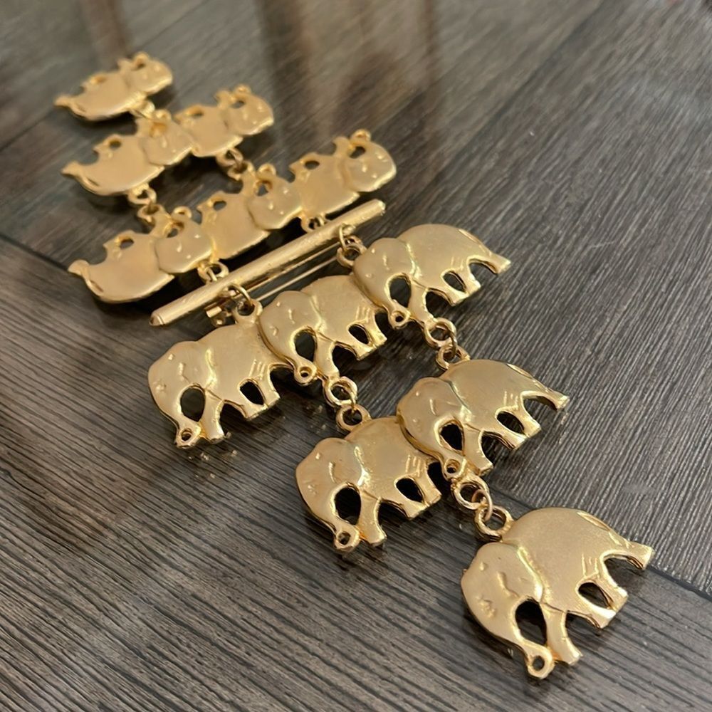 Vintage 1980’s ULTRA CRAFT Over the Shoulder Elephant Pin